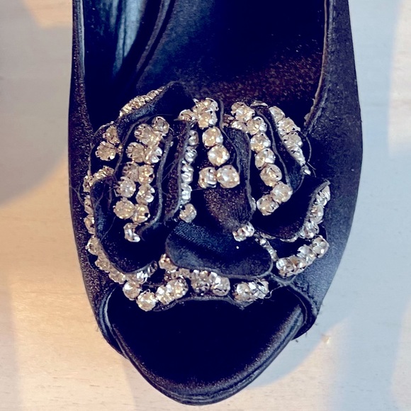 STEVE MADDEN LUXE Crown Black Satin Peep-Toe Heels - Picture 4 of 4